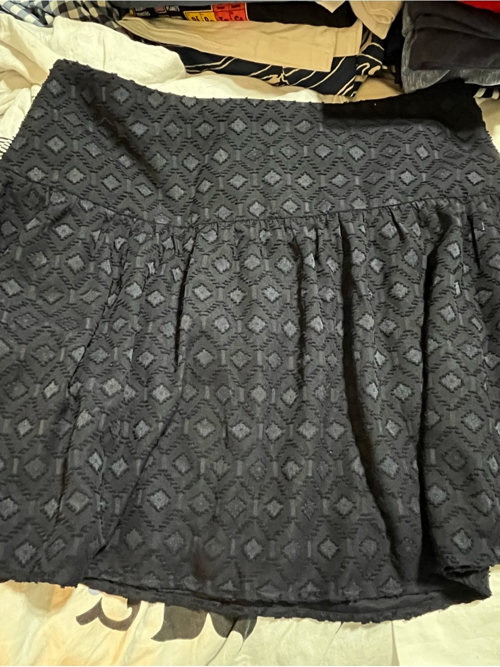 Ann Taylor Black Textured Circle Skirt
17-08